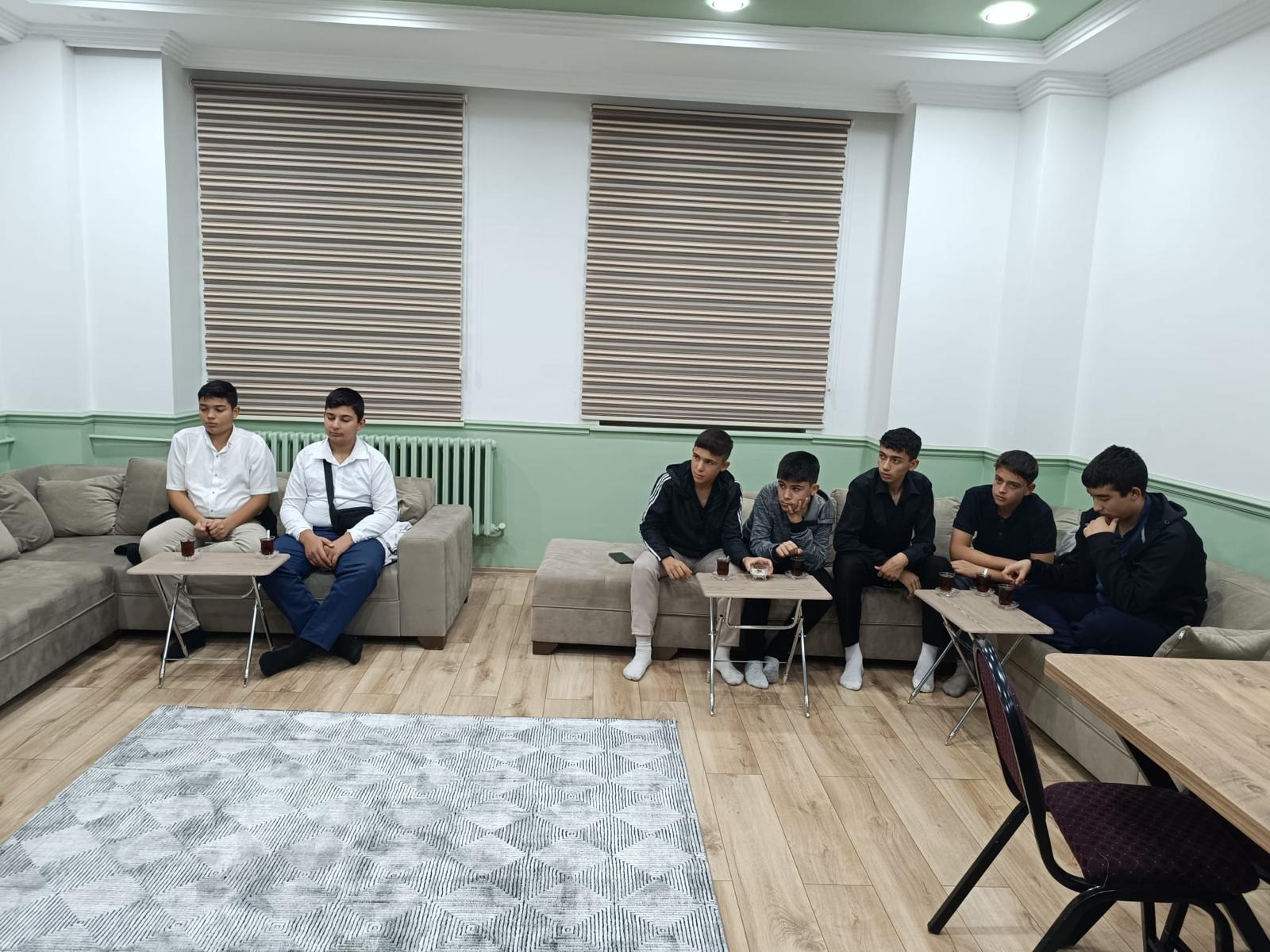 18.10.2024 Cuma Yıldız Talebe Yurdu talebelerinin Yurdumuzu Ziyareti ve Enderun Tanıtımı fotoğrafı 1