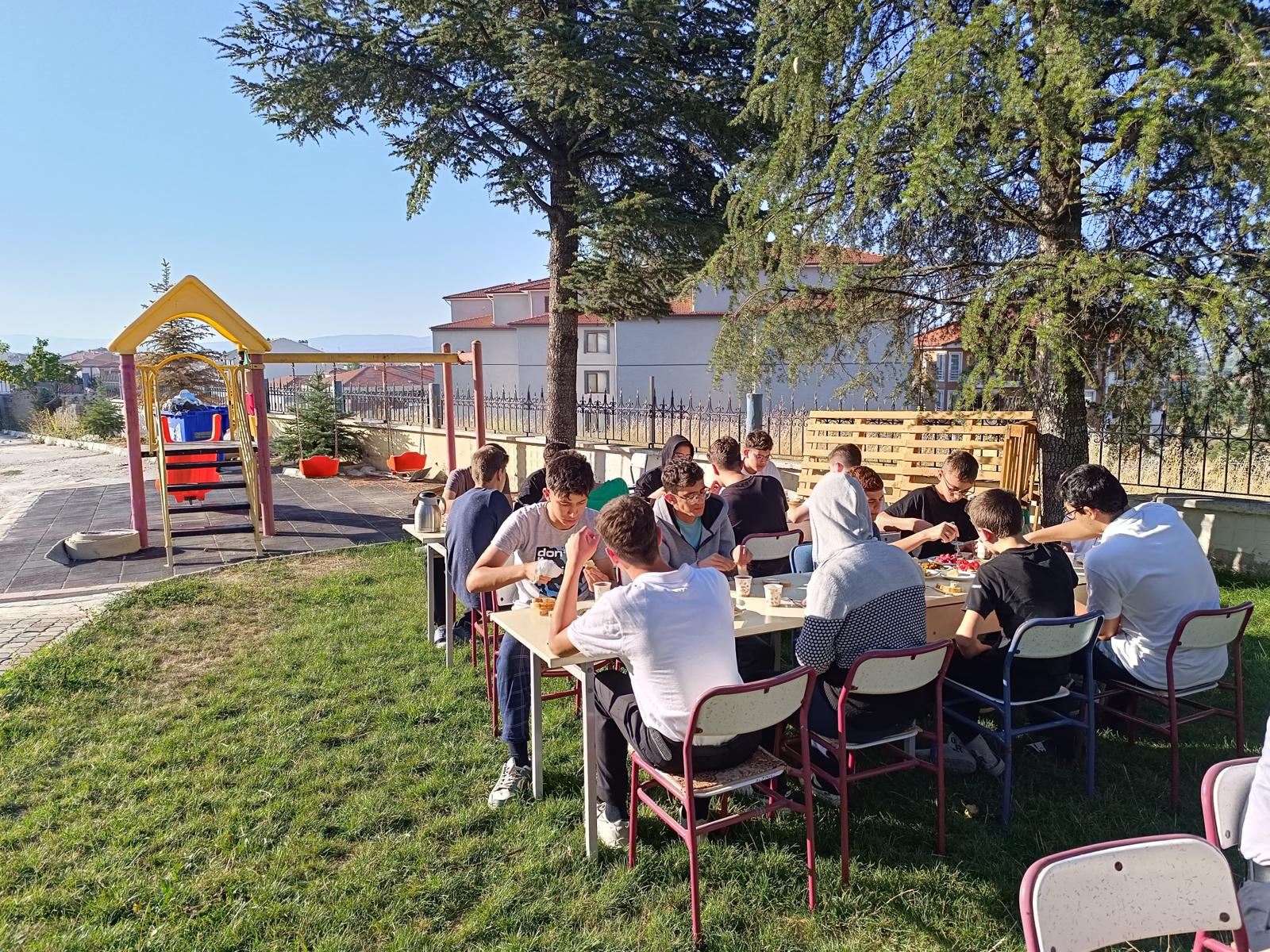 Yurt bahçesinde kahvaltı 14.08.2024 fotoğrafı 2