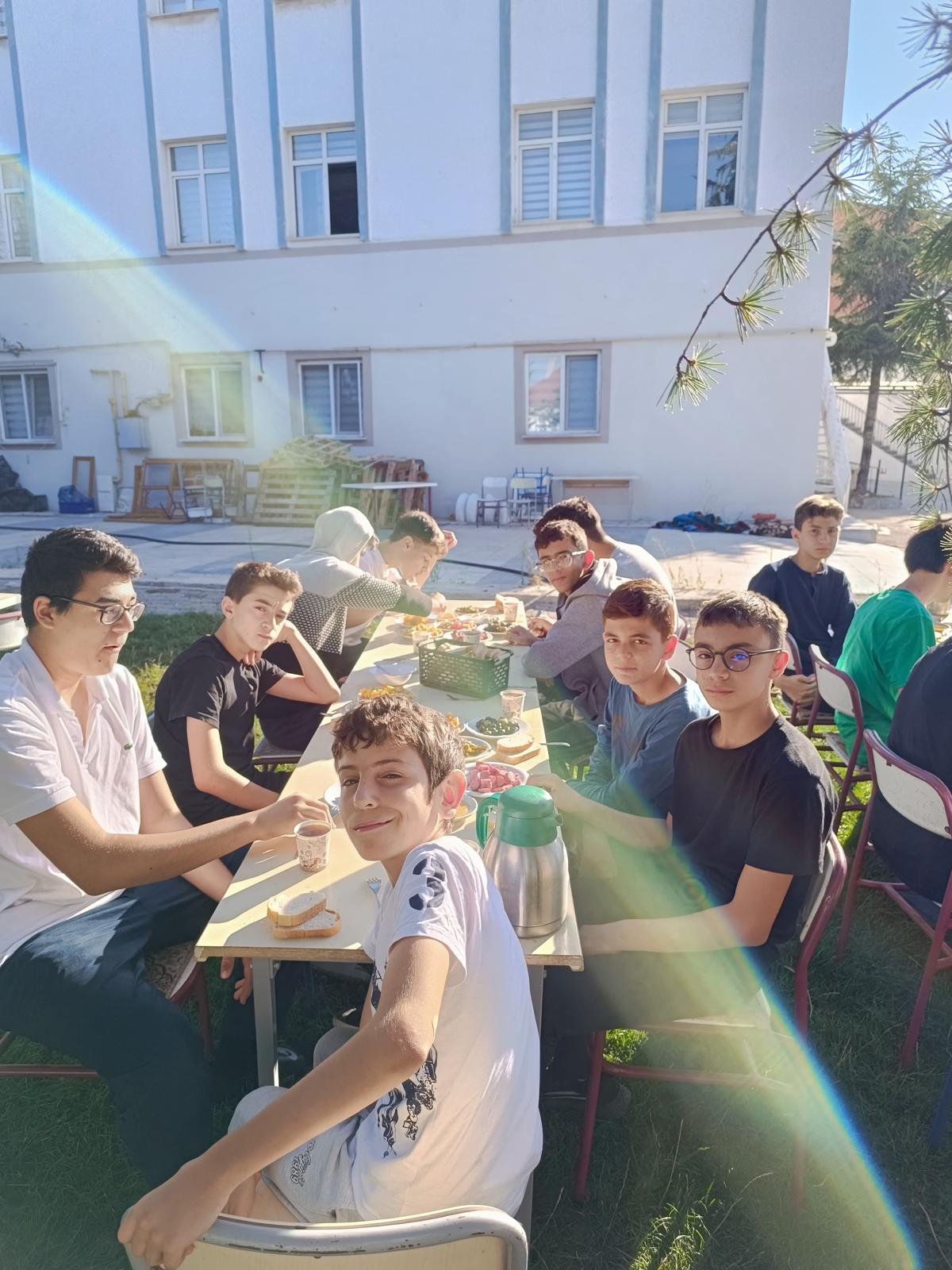 Yurt bahçesinde kahvaltı 14.08.2024 fotoğrafı 3
